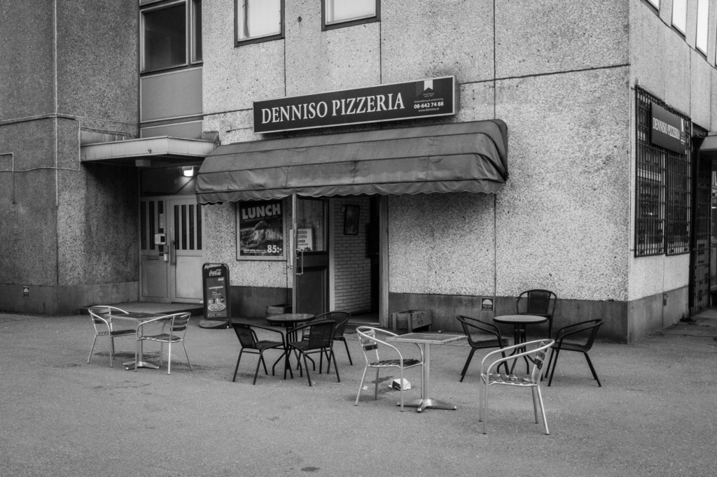 Denniso Pizzeria vid Åsötorget.