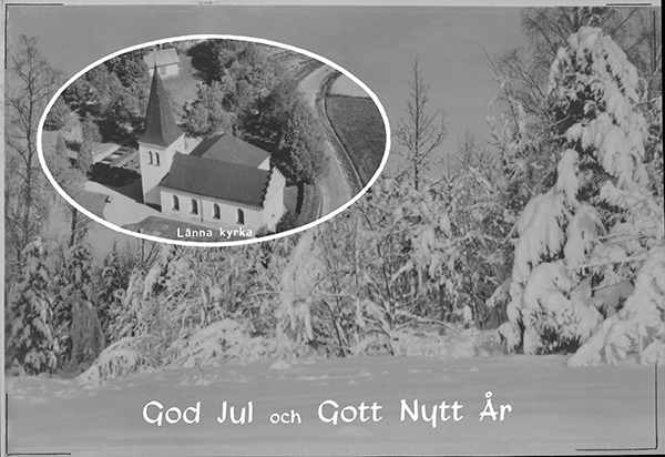 Ett vykort med vintermotiv. På bilden finns också ett flygfoto av Länna kyrka. Texten God jul och Gott nytt år står nederst.