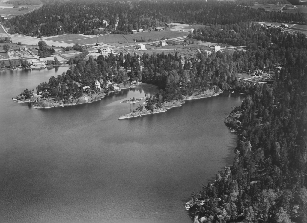 Svartvitt flygfoto.