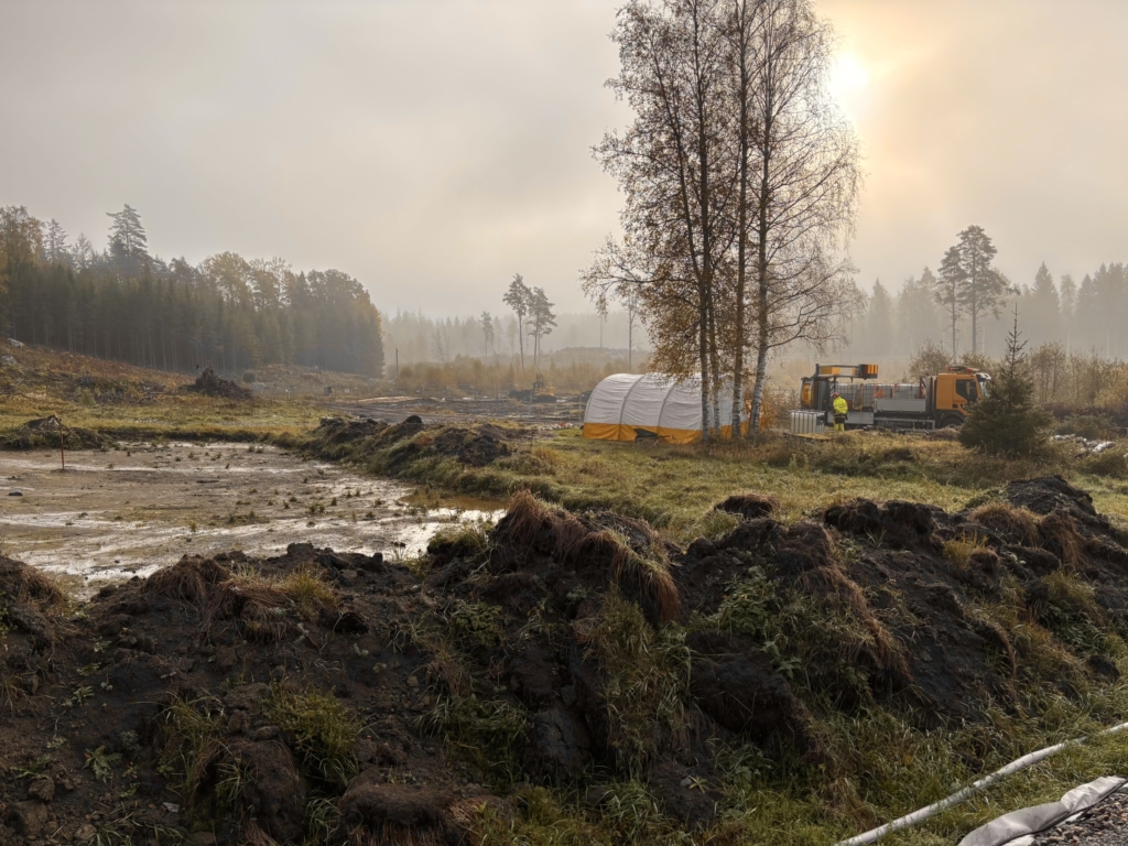 Jordhögar vid arkeologisk utgrävning